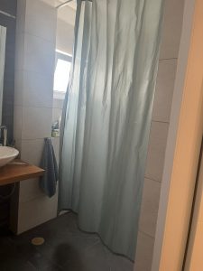 וילון למקלחת