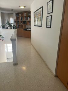 מסדרון ומעבר רחב